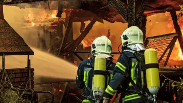 Задник до серіалу "Feuer & Flamme" #1482546