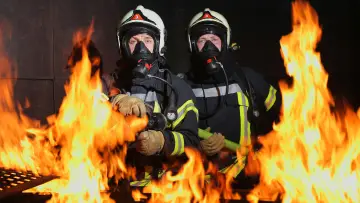 Задник до серіалу "Feuer & Flamme" #1482551