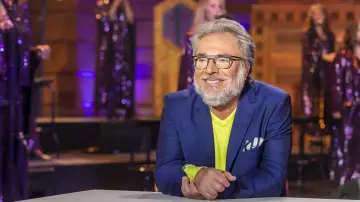 Задник до серіалу "Y