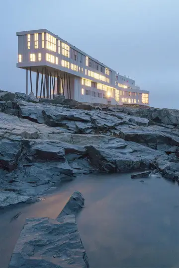 Постер до серіалу "Amazing Hotels: Life Beyond the Lobby" #1771469