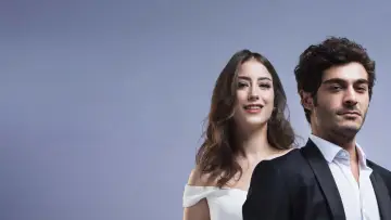 Задник до серіалу "Bizim Hikaye" #1423630