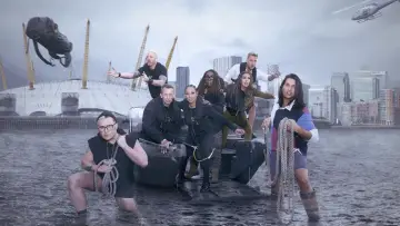 Задник до серіалу "Celebrity Hunted" #1317042