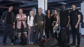Задник до серіалу "Celebrity Hunted" #1317044