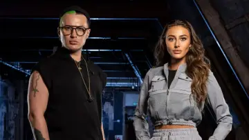 Задник до серіалу "Celebrity Hunted" #1317057