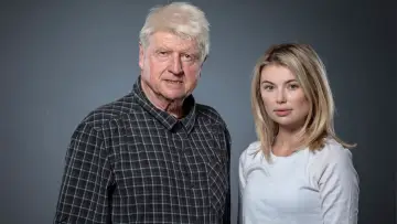 Задник до серіалу "Celebrity Hunted" #1317059