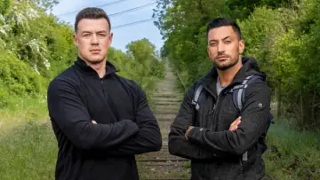 Задник до серіалу "Celebrity Hunted" #1317066