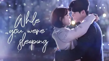 Задник до серіалу "Поки вона спить" #1391585