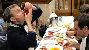 Задник до серіалу "Somebody Feed Phil" #1510361