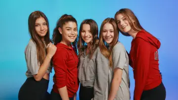 Задник до серіалу "Chicken Girls" #1423520