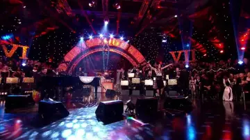 Задник до серіалу "Jools
