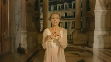 Задник до серіалу "Léna - Rêve d
