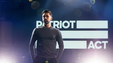 Задник до серіалу "Patriot Act with Hasan Minhaj" #1931386