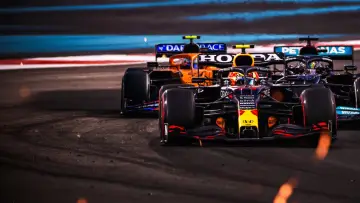 Задник до серіалу "Formula 1: Жени, щоб вижити" #1367113