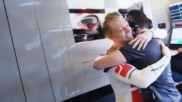 Задник до серіалу "Formula 1: Жени, щоб вижити" #1367120