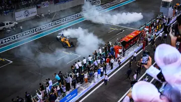 Задник до серіалу "Formula 1: Жени, щоб вижити" #1367129