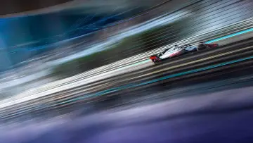 Задник до серіалу "Formula 1: Жени, щоб вижити" #1367131