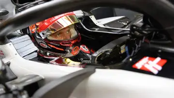 Задник до серіалу "Formula 1: Жени, щоб вижити" #1367138