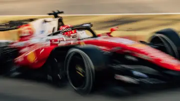 Задник до серіалу "Formula 1: Жени, щоб вижити" #1367147
