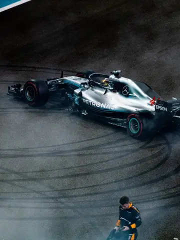 Постер до серіалу "Formula 1: Жени, щоб вижити" #1367184