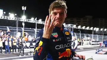 Задник до серіалу "Formula 1: Жени, щоб вижити" #1786370