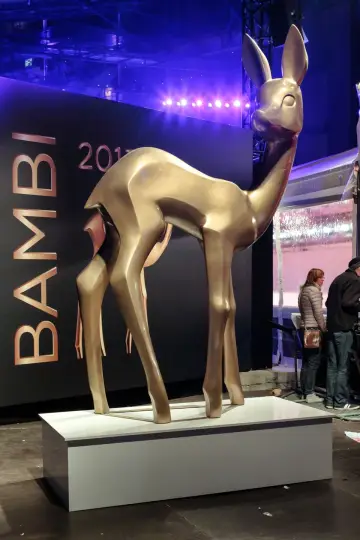 Bambi постер