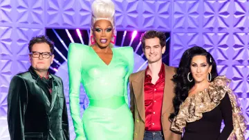 Задник до серіалу "RuPaul