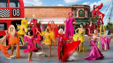 Задник до серіалу "RuPaul