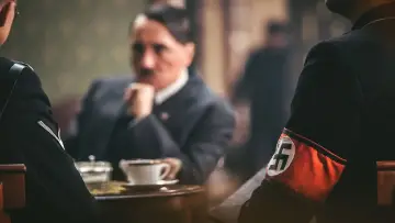 Задник до серіалу "Сходження нацистів" #1864091