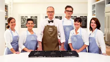 Задник до серіалу "Christopher Kimball