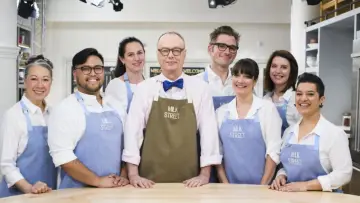 Задник до серіалу "Christopher Kimball