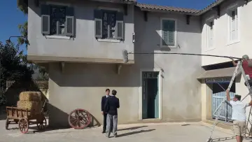 Задник до серіалу "Дикі бджоли" #1539960