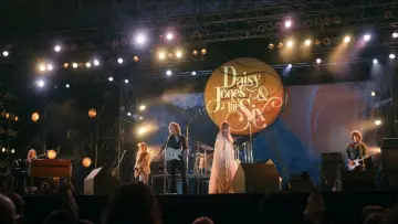Задник до серіалу "Дейзі Джонс та The Six" #1458361