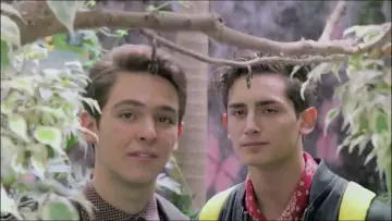 Задник к сериалу "Juntos El Corazón Nunca Se Equivoca" #1457015