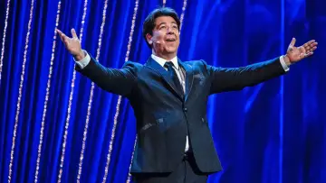 Задник до серіалу "Michael McIntyre
