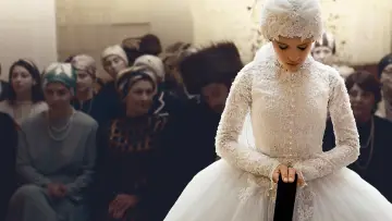 Задник до серіалу "Неортодоксальна" #1460965