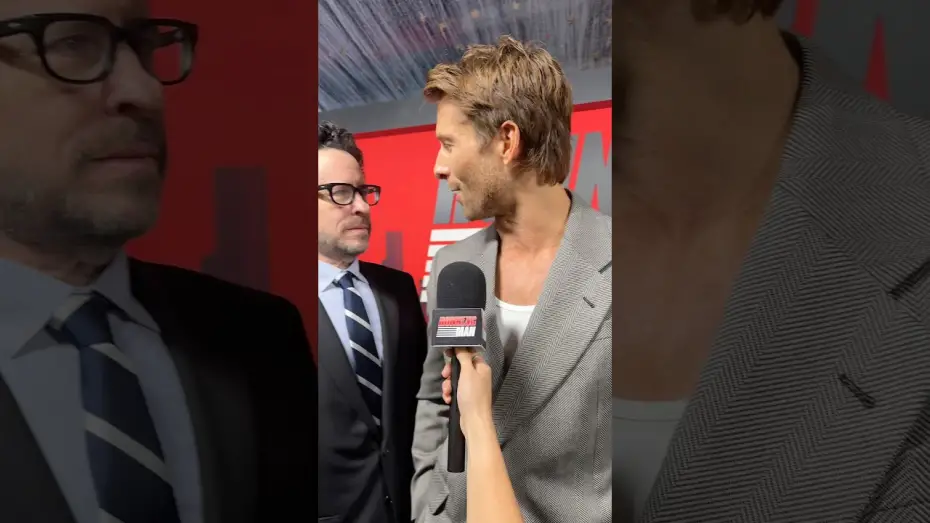 Відео до фільму Людина, що біжить | JJ Abrams surprises Glen Powell on The Running Man red carpet.