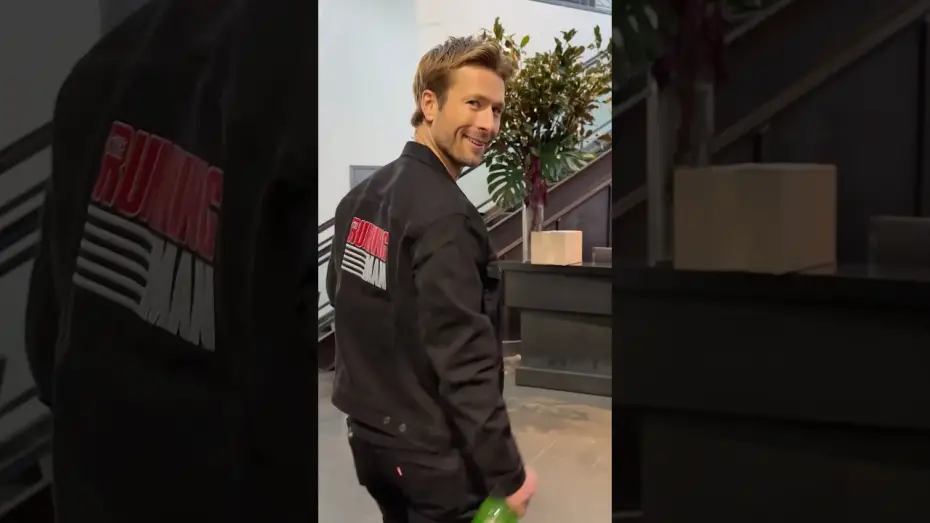 Відео до фільму Людина, що біжить | The first look. The crowd. The energy. Running Man lit up New York Comic Con.