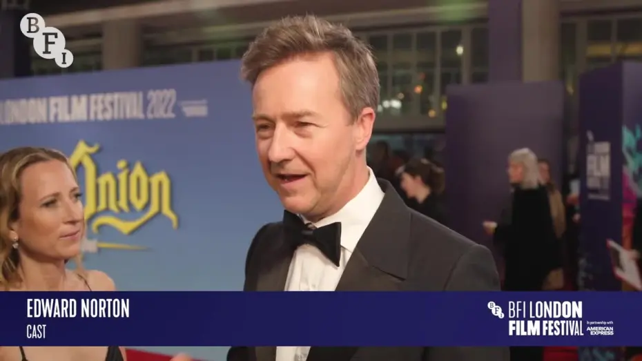 Відео до фільму Ножі наголо: Скляна цибуля | Daniel Craig and Janelle Monáe hit the Glass Onion: A Knives Out Mystery red carpet | BFI LFF 2022