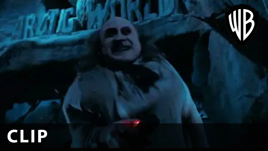 Відео до фільму Бетмен повертається | Batman Defeats The Penguin