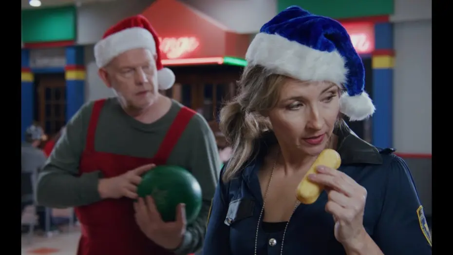 Відео до фільму Grumpy Old Santa | 🎬 Kara Rainer (Twinkie) Grumpy Old Santa Interview