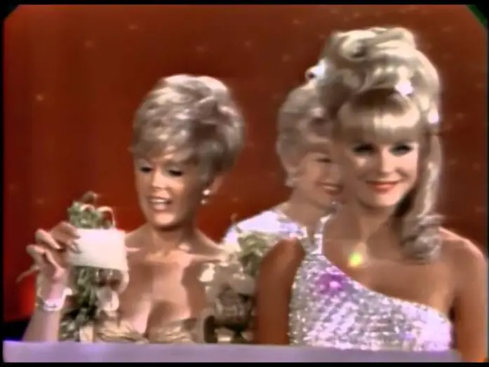 Відео до фільму Darling | Darling and Doctor Zhivago Win Costume Design: 1966 Oscars