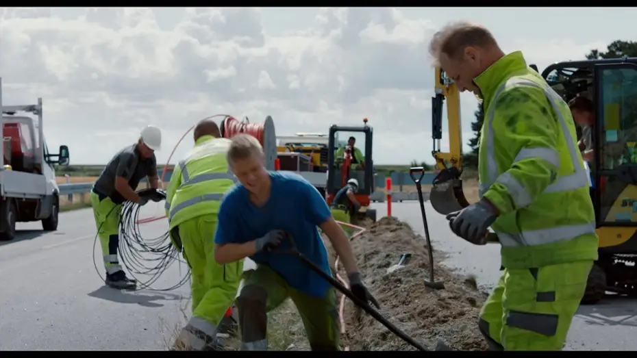 Відео до фільму Giraffe | Giraffe / Anna Sofie Hartmann 2019 / Germany, Denmark