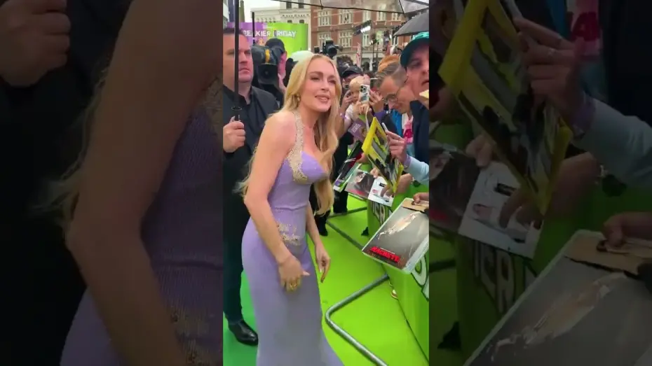 Відео до фільму Freakier Friday | Lindsay Lohan makes an entrance at the UK Premiere