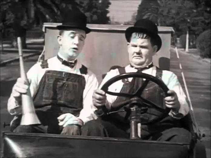 Відео до фільму Towed in a Hole | Laurel & Hardy - Stan