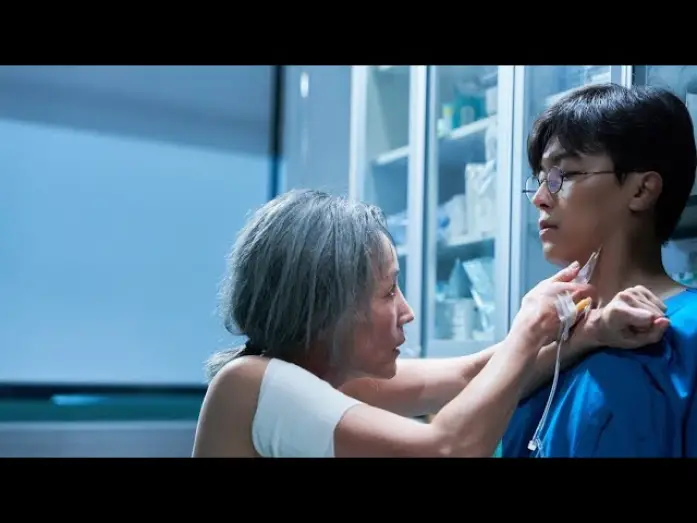 Відео до фільму Стара жінка з ножем | Старуха с ножом (2025) Трейлер #3