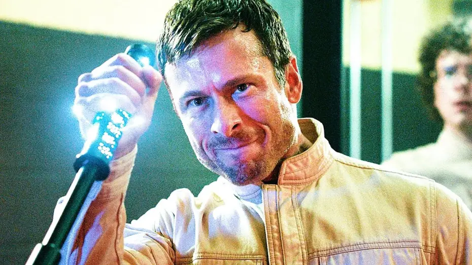 Відео до фільму Людина, що біжить | Бегущий человек &mdash; Русский трейлер (Дубляж, 2025)