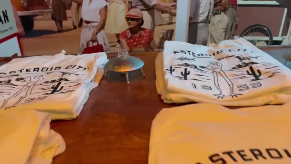 Відео до фільму Астероїд-Сіті | Sneak Peek of the Exclusive Asteroid City LA Pop-Up Experience at the Landmark Theatres Sunset