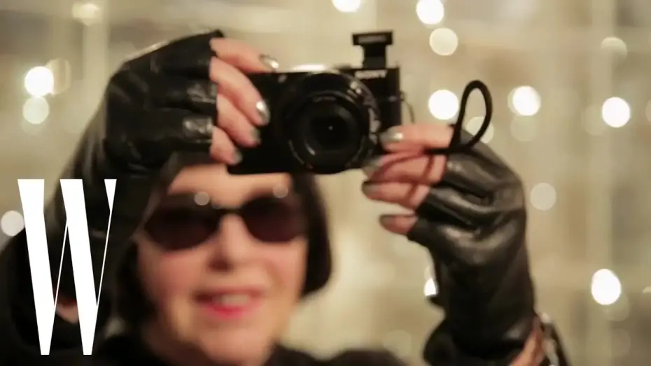 Відео до фільму Roxanne Lowit Magic Moments | Preview “Magic Moments,” a New Documentary about Roxanne Lowit