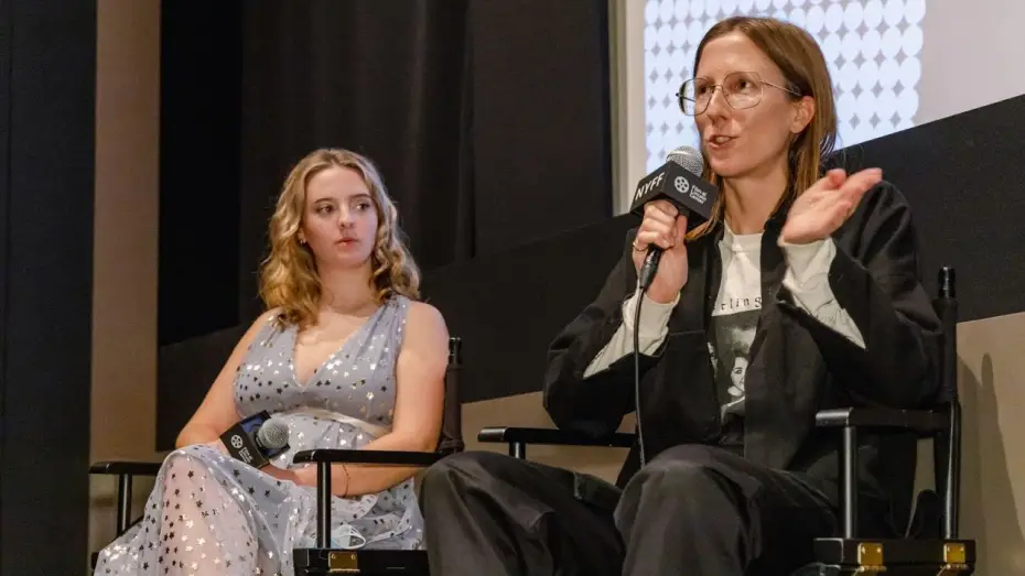 Відео до фільму Queens of the Qing Dynasty | Ashley McKenzie & Sarah Walker on Queens of the Qing Dynasty