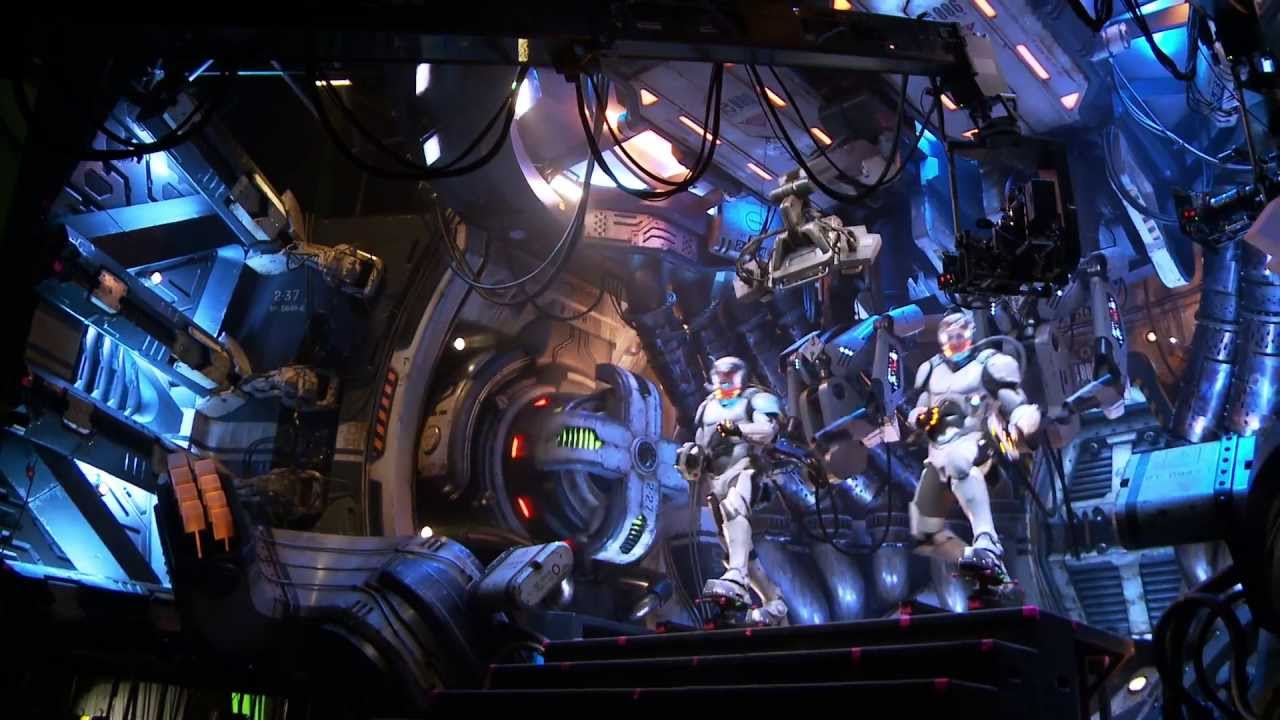 Відео до фільму Тихоокеанський рубіж | "Oversized Robot Sets" Featurette